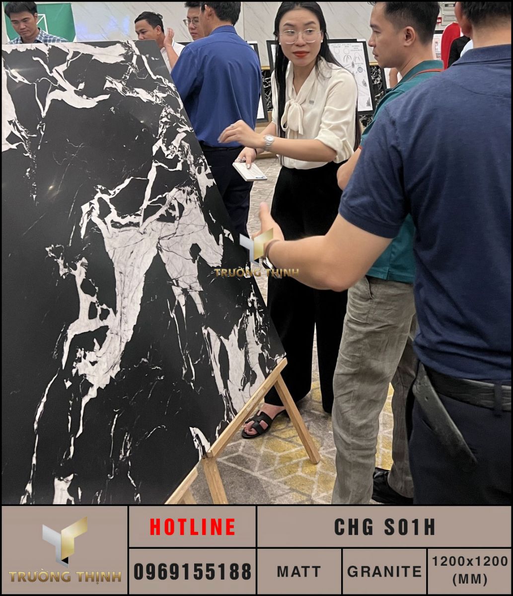 Ảnh thực tế gạch lát nền 1200x1200 Eurotile Chi Giao CHG S01H đang được trưng bày tại showroom
